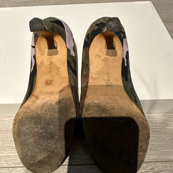 Manolo Blahnik suede camouflage front knot open toe heel. Size 5 - Picture 7 of 9
